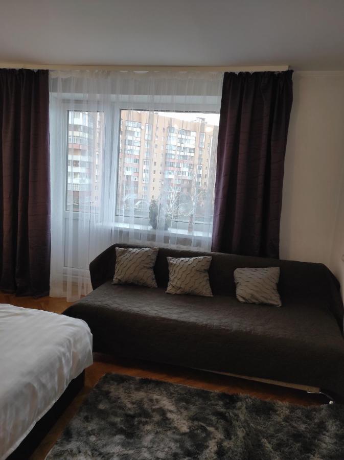 Comfortable Apartments In Centre With 3 Bedrooms Rivne Exteriör bild