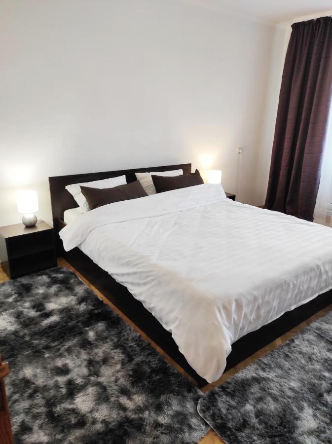 Comfortable Apartments In Centre With 3 Bedrooms Rivne Exteriör bild